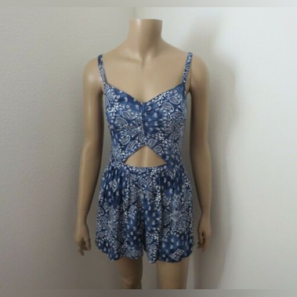 Blue Paisley Cut-Out Romper - Picture 11 of 11